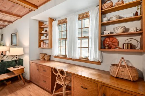 4929 Hollywood Ave, Milwaukee WI 53217-5935 exterior