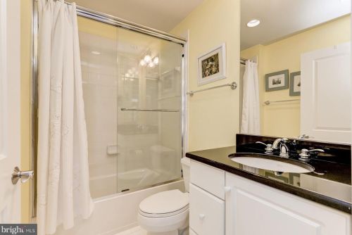 12561 Ansin Cir Dr, Rockville MD 20854-6912 exterior