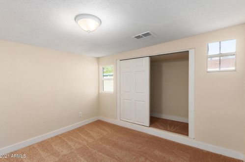 810 27th Ave, Phoenix AZ 85027-1805 exterior