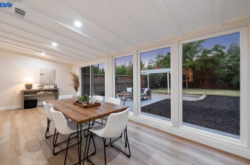 1143 Carey Dr, Concord CA 94520-4337 exterior