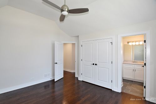 385 Berkley Ave, Elmhurst IL 60126-3167 exterior