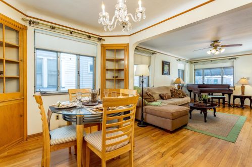 2186 Chesterland Ave, Cleveland OH 44107-6145 exterior