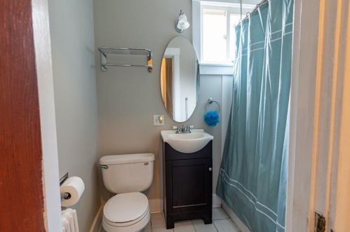 5701 Pocusset St, Pittsburgh PA 15217-2218 exterior