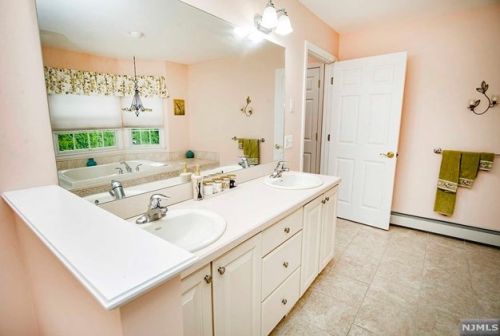 218 Manhattan Ter, Dumont NJ  07628-2234 exterior