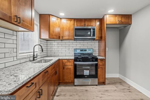 4039 6 St, Philadelphia PA 19140-2502 exterior