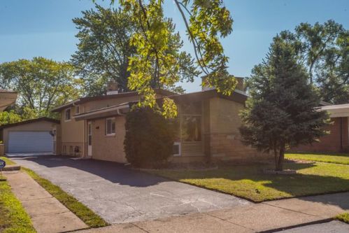 15025 Oak St, Dolton, IL 60419-2640