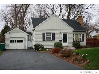 25 Oaklawn Dr, Rochester, NY 14617-1825