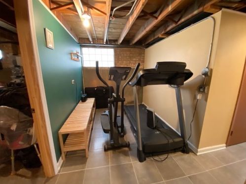 6453 Kenneth Ave, Chicago IL 60712-4709 exterior