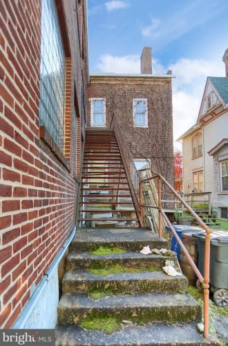 301 Penn St, Huntingdon PA 16652-1609 exterior