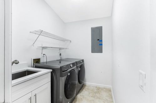 827 102 Ave, Naples FL 34108-3214 exterior