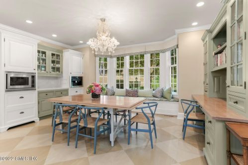 59 Mooreland Rd, Greenwich CT 06831-2645 exterior