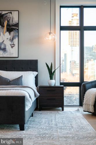 722 Broad St, Philadelphia PA 19146-3119 exterior