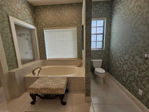 6516 Ilex Cir, Naples FL 34109-6855 exterior