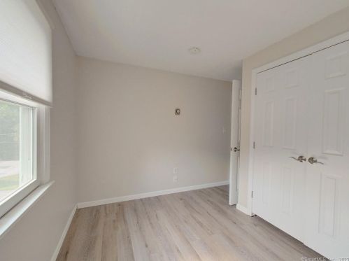 39 Tra Mart Dr, Uncasville CT  06382-1115 exterior