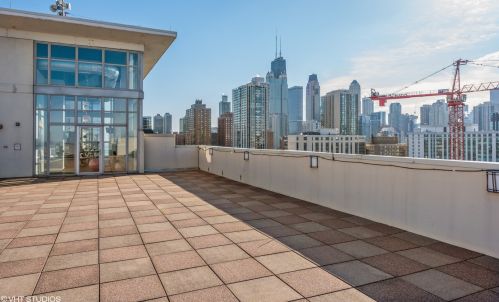 230 Division St, Chicago IL  60610-4319 exterior