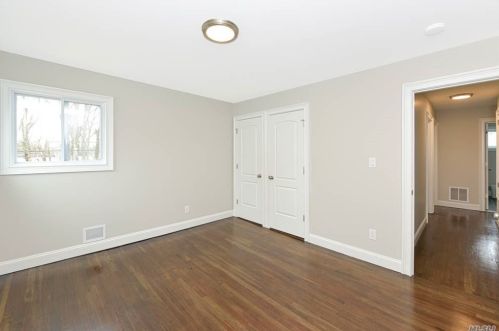 37 Astor Ct, Commack NY 11725-3723 exterior