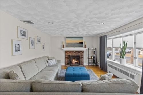 71 Mill St, Woburn MA 01801-3310 exterior