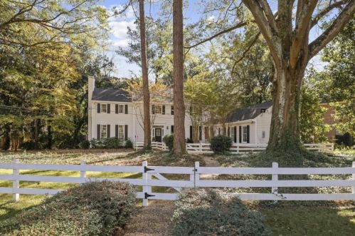 1386 Hanover West Dr, Atlanta, GA 30327-1139