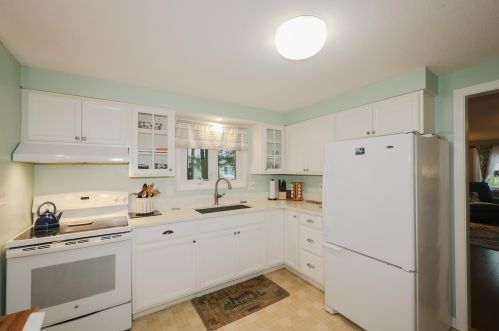 19 Amoskeag Rd, Concord NH 03301-4641 exterior