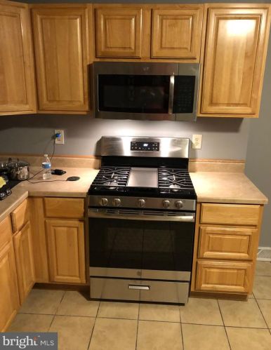 1327 Broad St, Trenton, NJ 08610-6233