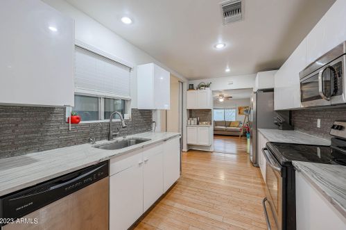 4820 14th Ave, Phoenix AZ  85013-2414 exterior