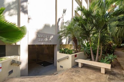 2452 Tusitala St, Honolulu HI  96815-3154 exterior