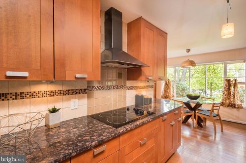 2215 Collingwood Rd, Alexandria VA  22308-1519 exterior