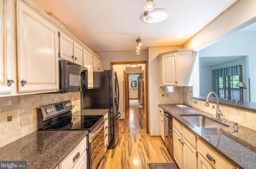 102 Tall Pne Ave, Locust Grove VA 22508-5204 exterior