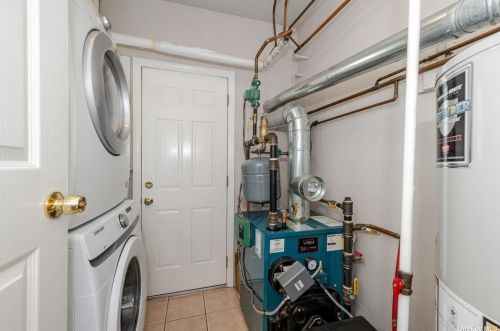 151 Gordon Rd, Valley Stream NY 11581-2108 exterior