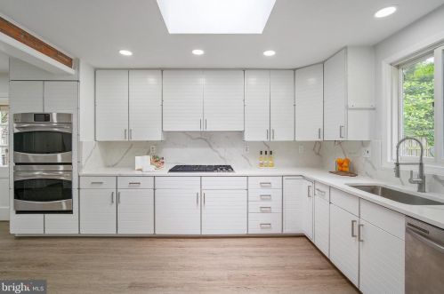 1524 Red Oak Dr, Silver Spring MD 20910-1549 exterior