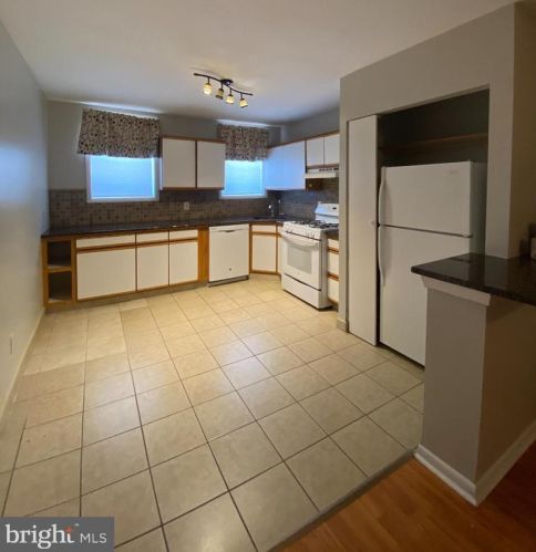 1803 8th St, Philadelphia, PA 19122-2005