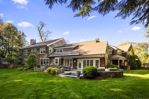 19 Pequot Trl, Westport CT 06880-2929 exterior