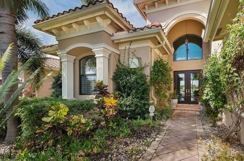 2711 Crystal Way, Naples, FL 34119-8681