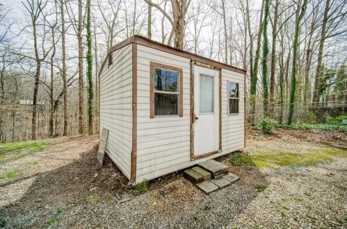 8245 Bennett Ln, Gainesville GA 30506-4068 exterior