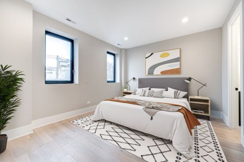 2816 Southport Ave, Chicago IL  60657-4111 exterior