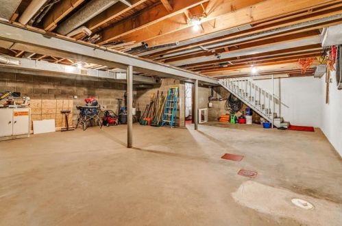 502 Main St, Pittsburgh PA 15220-5102 exterior