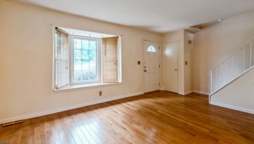 147 Riva Dr, Hackettstown, NJ 07840-3728