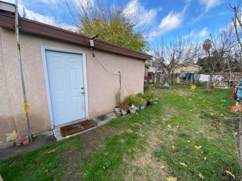 655 Olive Ave, Turlock CA 95380-4817 exterior