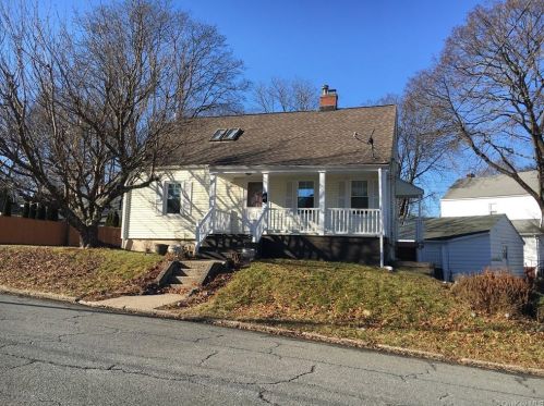 151 Beacon St, Middletown, NY 10940-3624