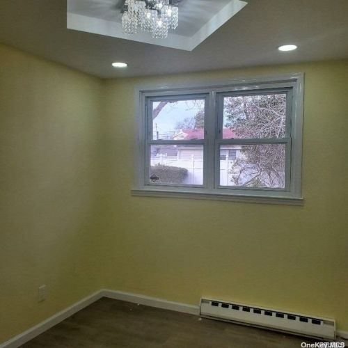 90 Birch Ln, Valley Stream NY 11581-2633 exterior