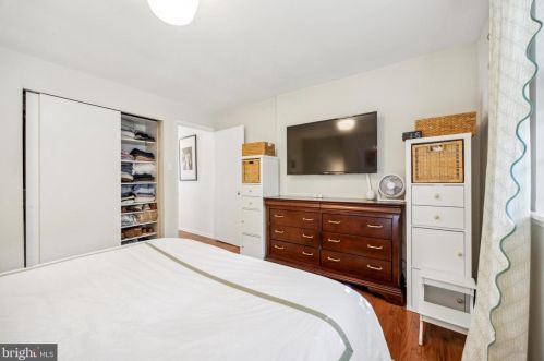 2210 Kater St, Philadelphia PA 19146-1139 exterior