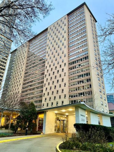 3950 Lake Shore Dr, Chicago IL  60613-3434 exterior