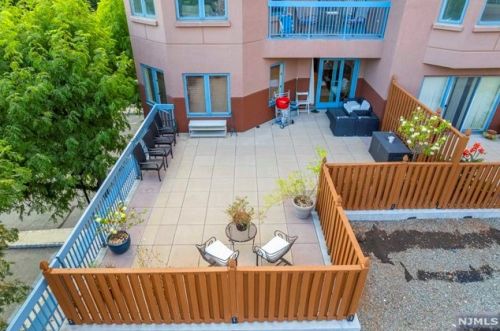 305 Williams Ct, Edgewater NJ 07020-1613 exterior