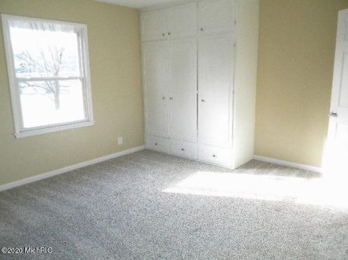 1376 Airport Rd, Meskegon MI 49444-4214 exterior