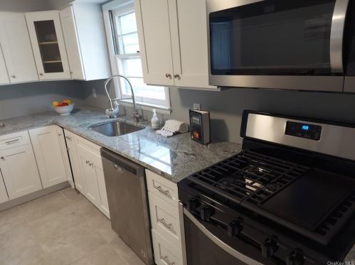 72 Stuart Dr, Poughkeepsie NY 12603-4714 exterior