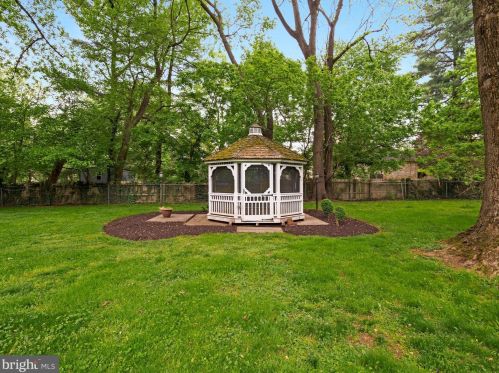 10717 Burbank Dr, Rockville MD 20854-1559 exterior