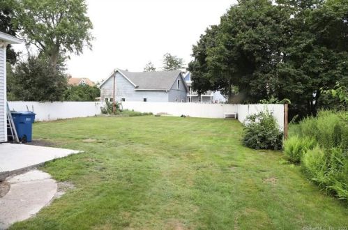 41 Loomis Ave, Windsor CT  06095-2804 exterior