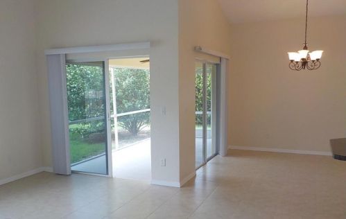 512 Colonial St, Fort Pierce FL  34983-8649 exterior