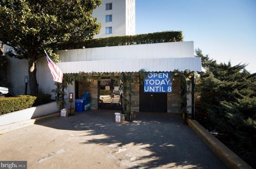 10401 Grosvenor Pl, Rockville MD  20852-4646 exterior