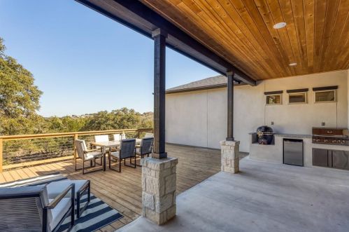 555 Mystic Pkwy, Spring Branch TX 78070-5267 exterior